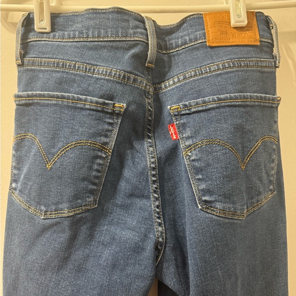 Levi’s 724 High Rise Straight Jeans. Size 26. Color Blue Wave Dark Wash. - Picture 6 of 12